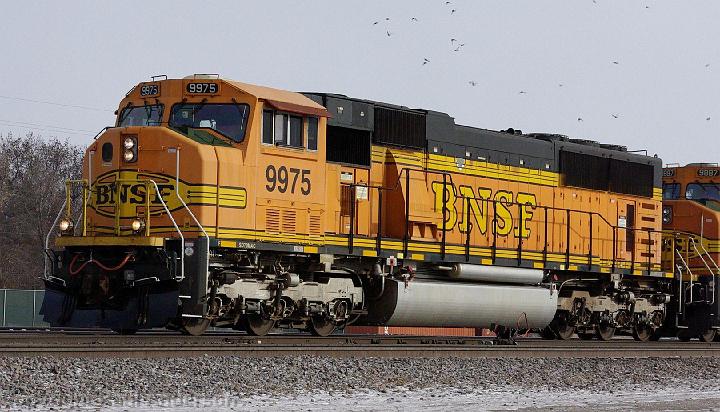 BNSF 9975 - SD70MAC.JPG